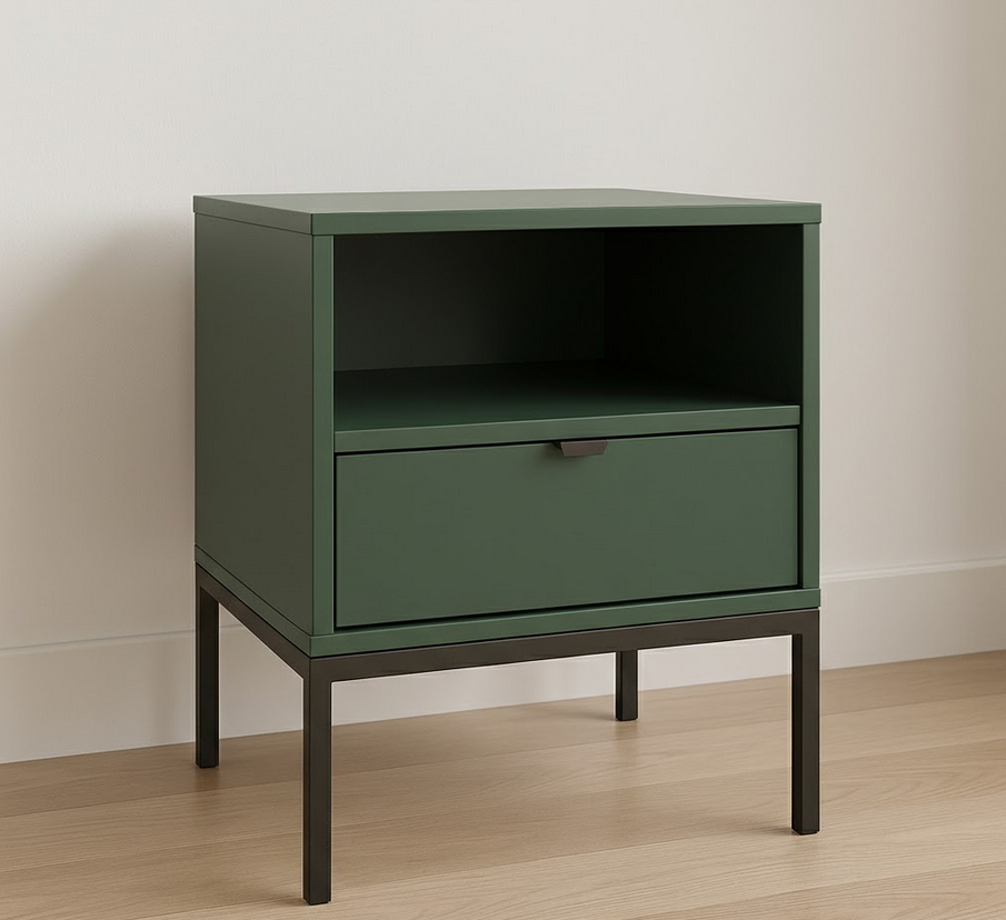 Szafka nocna Szałwiowa Aura z 1 szufladą i półką, metalowym stelażem i czarnymi uchwytami, w nowoczesnym szałwiowym kolorze.