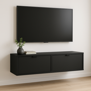 TV-Schrank 140 cm breit aus der Serie Aura – elegante, glatte Fronten in klassischem Schwarz, in schwebender Optik mit schwarzen Metallgriffen. Modernes Design, das minimalistische Ästhetik mit funktionalem Stauraum kombiniert und Ihrem Wohnzimmer eine zeitlose Eleganz verleiht.