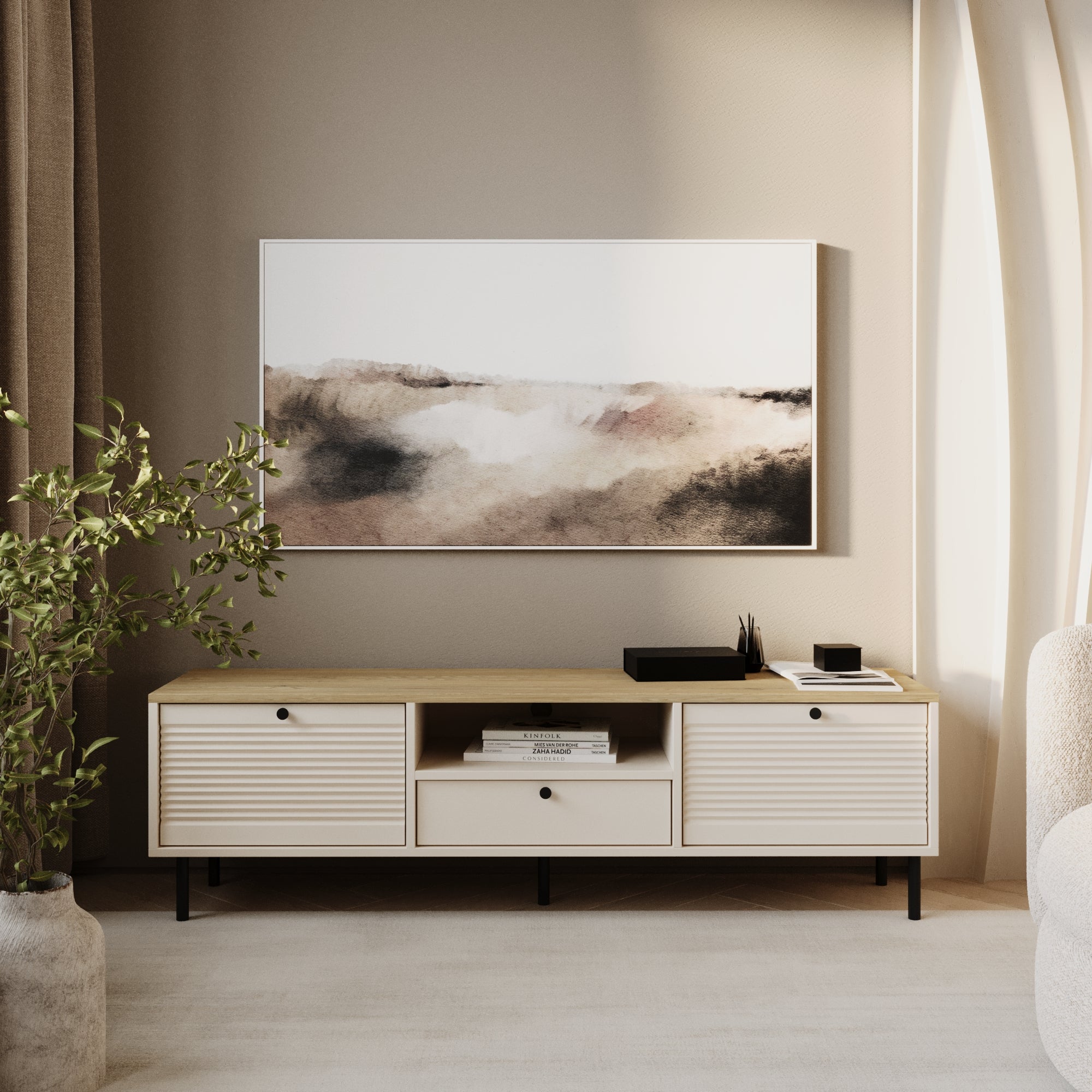 TV-Schrank 160 cm breit in Kaschmir – 3 Türen: zwei große Seitentüren mit eleganten, geriffelten Fronten und eine glatte, kleinere Mitteltür. Offenes Fach über der Mitteltür bietet zusätzlichen Stauraum. Modernes Design der Serie Linea für stilvolles Wohnen.