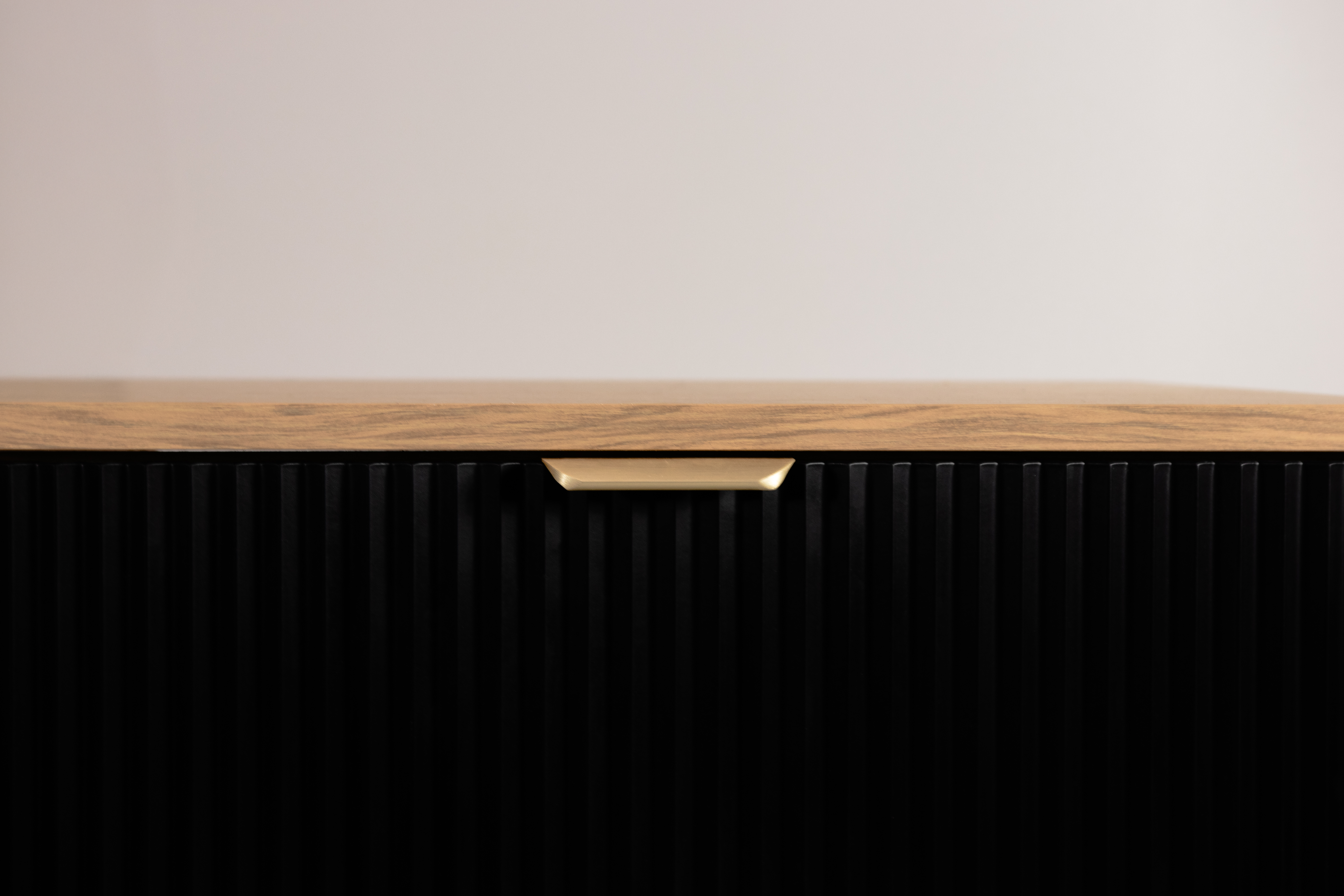 Szafka pod umywalkę 140 cm z regałem - Czarny / blat Orzech