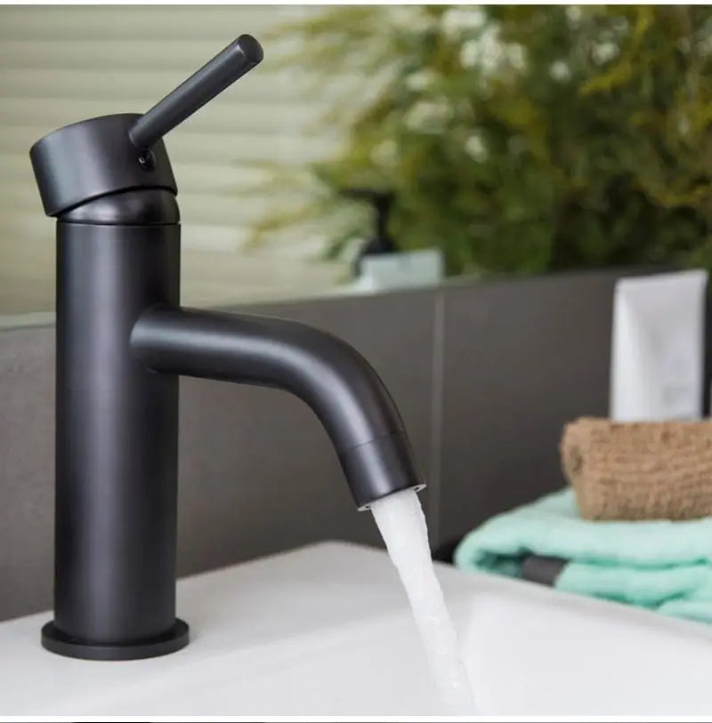 Niska bateria umywalkowa Czarna Lungo